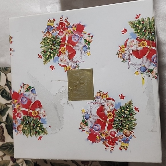 Jolly St Nick Mikasa set of 4 soup bowls 9" in original box excellent condition - Picture 3 of 5